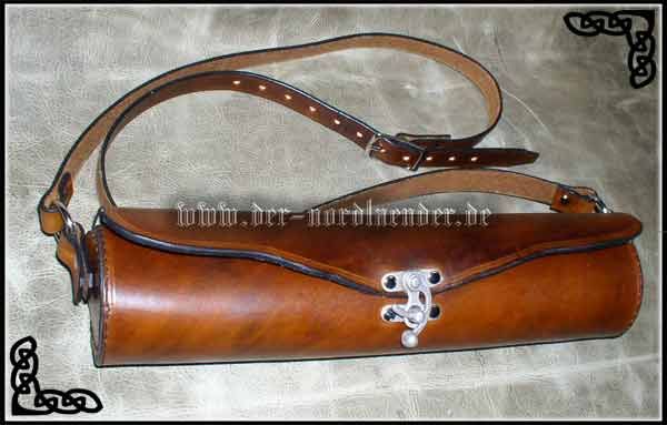 Ledertasche rund mit Hakenverschluß