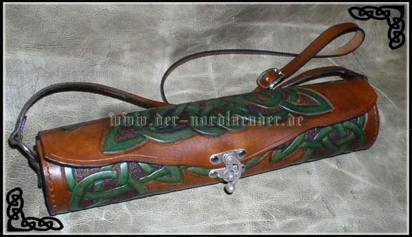 Ledertasche rund punziert